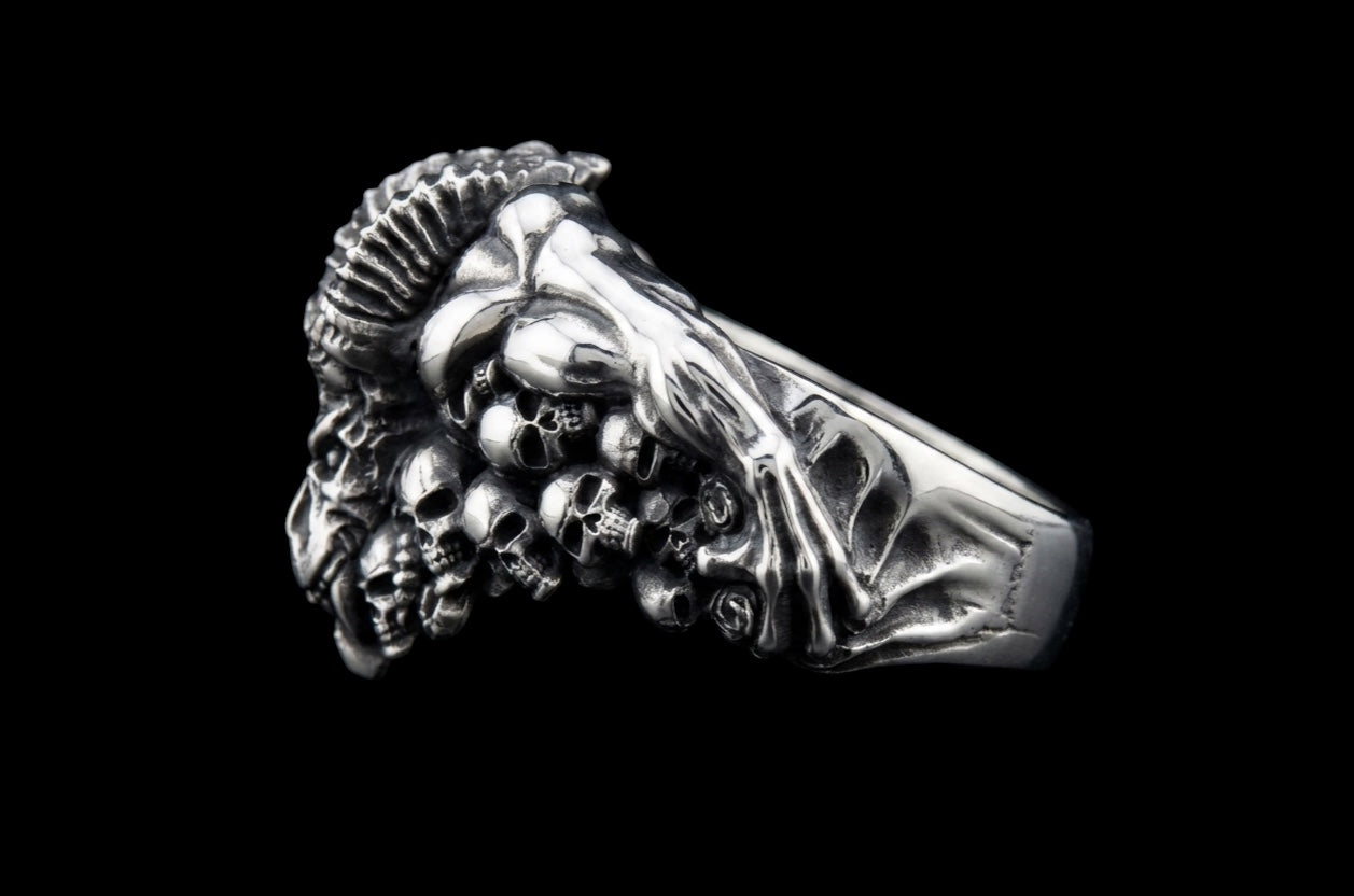 The Horned Skull Ring - side view