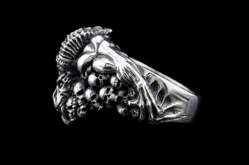 The Horned Skull Ring - side view