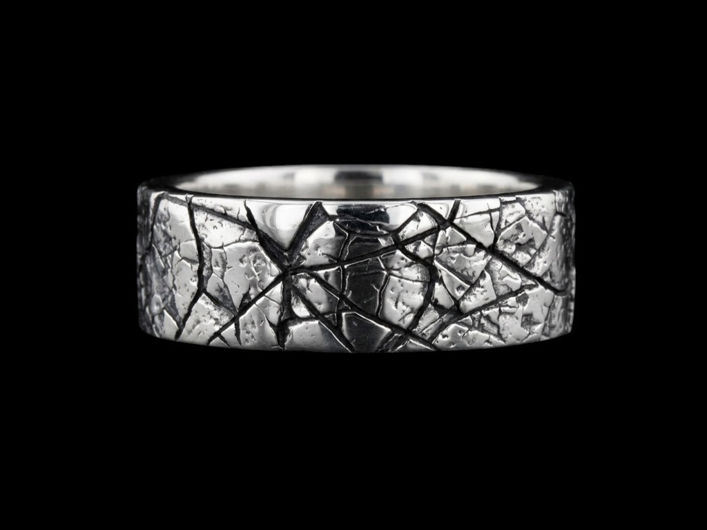 The Veined Band Ring - side view