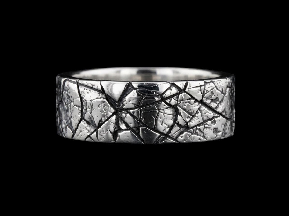 The Veined Band Ring - side view