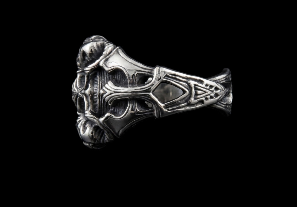 The Gothic Relic Ring - side view