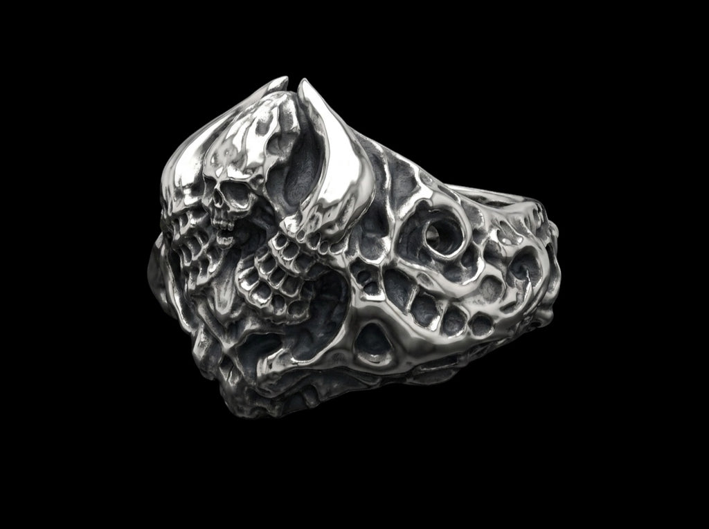 The Catacomb Ring - 3/4 view
