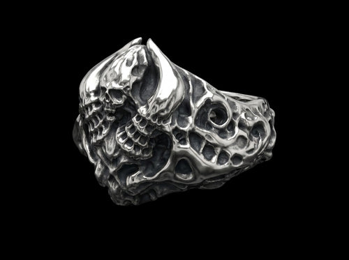 The Catacomb Ring - 3/4 view