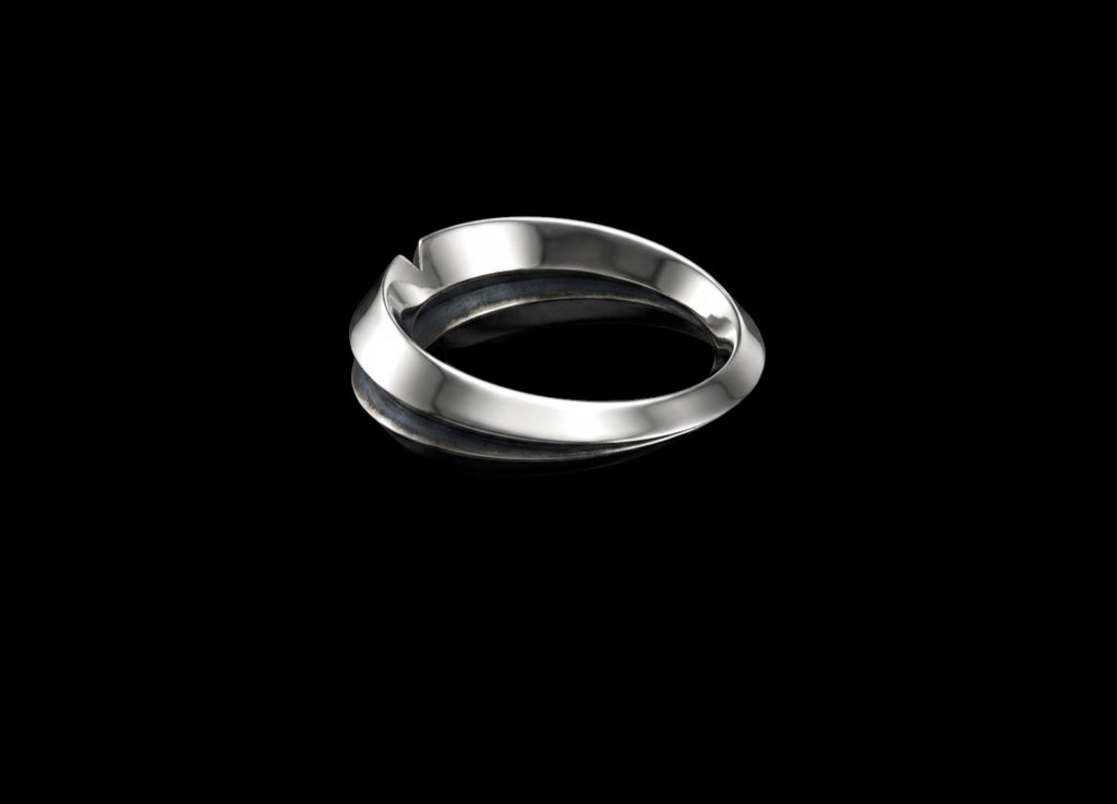The Cleft Band Ring - 3/4 view