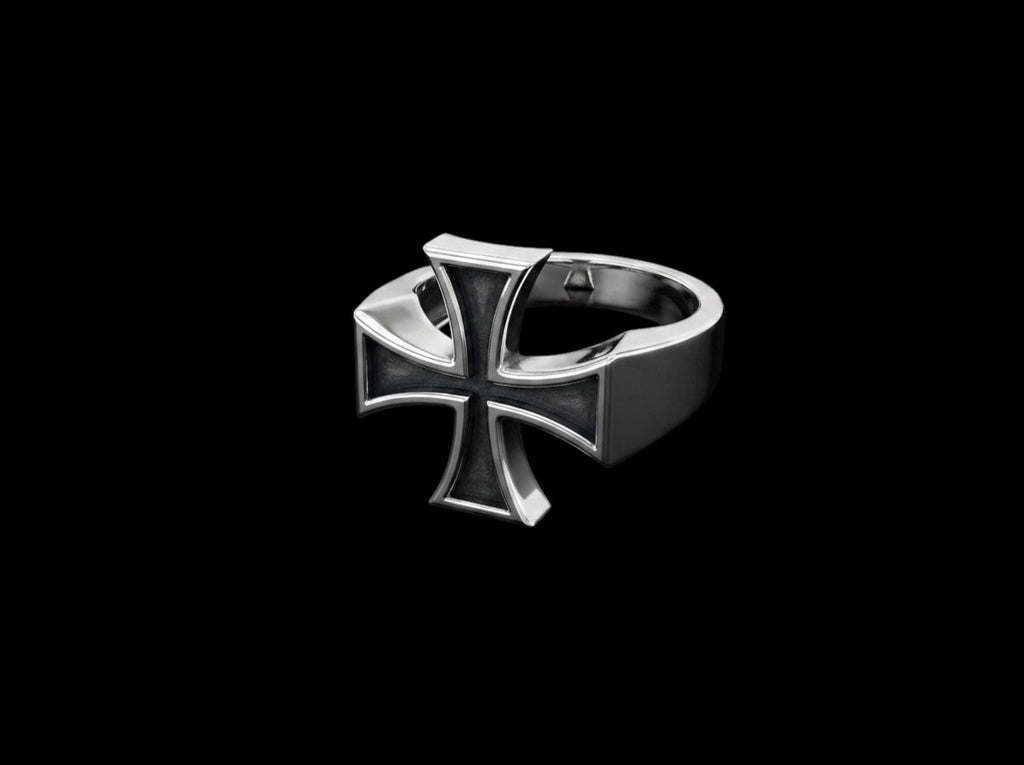 The Maltese Cross Ring - 3/4 view